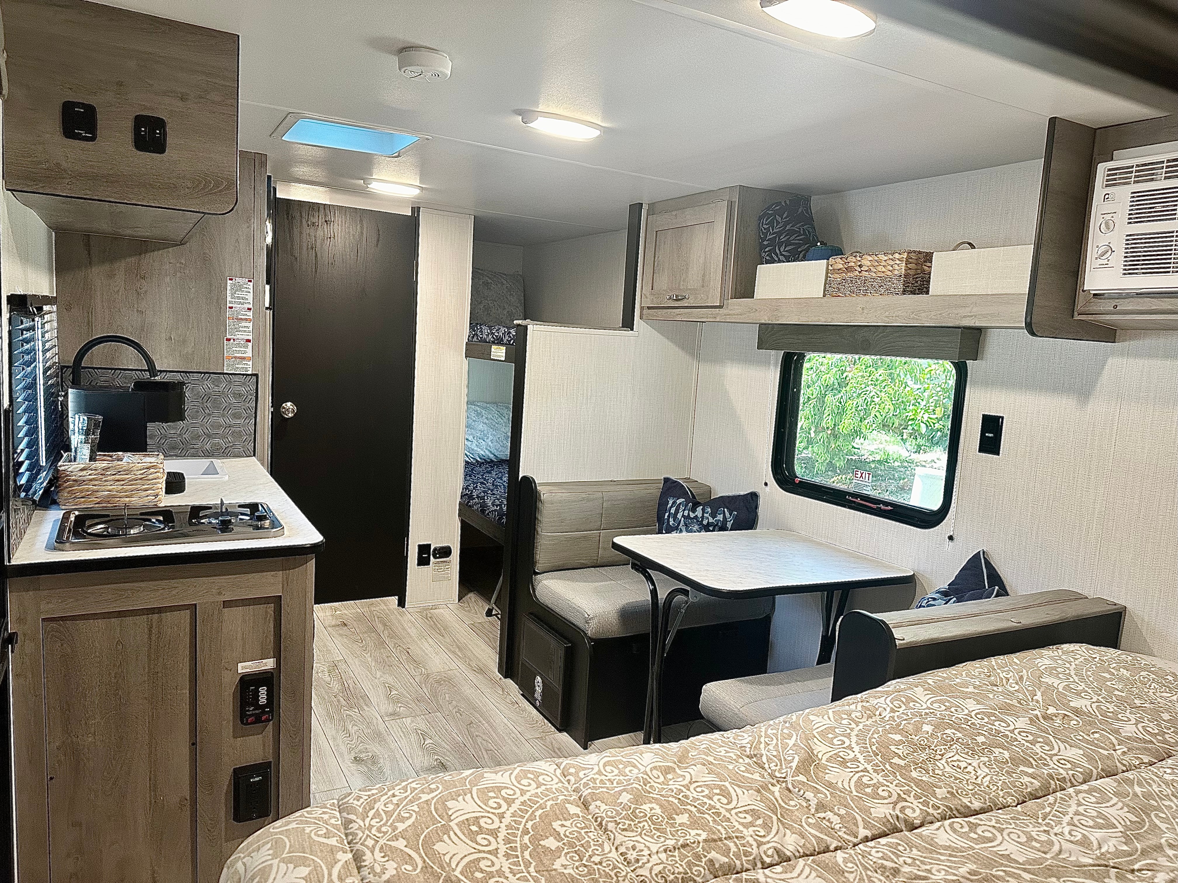 Clean & Comfy 2024 Avenir - Lightweight RV