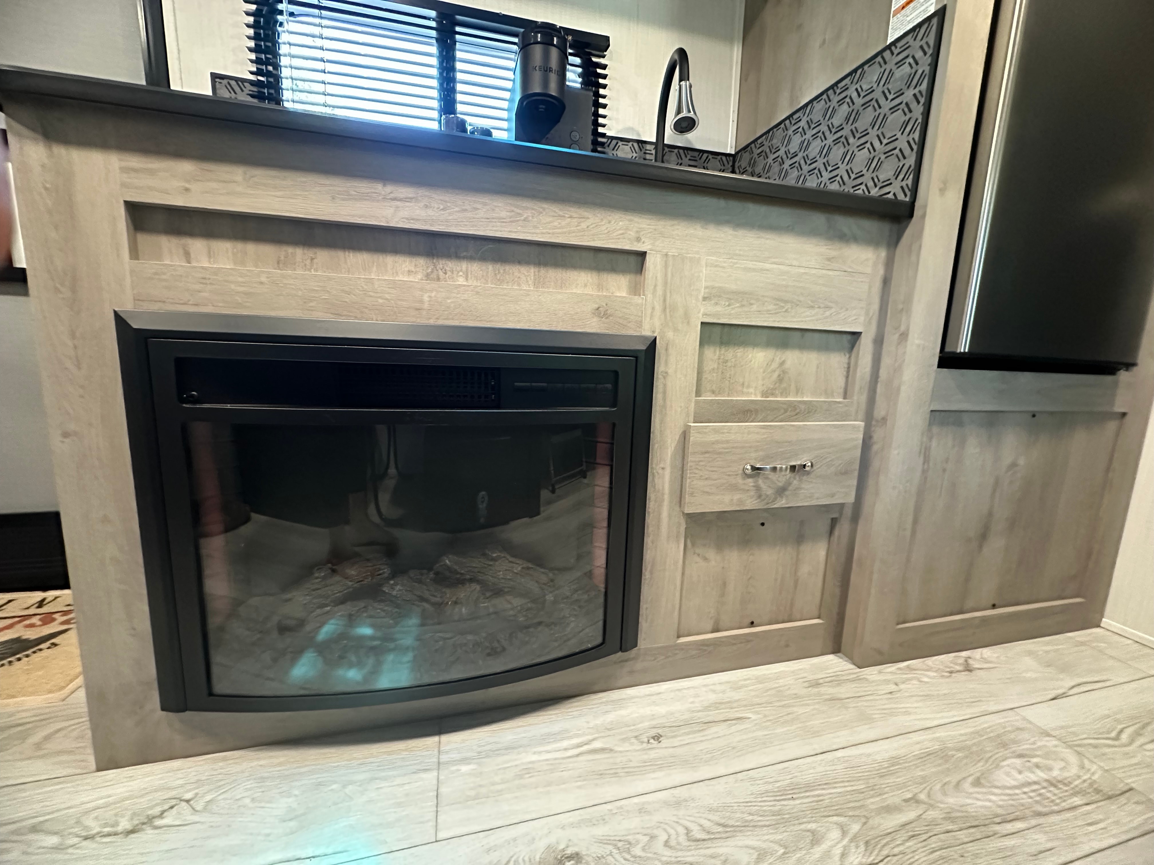 Clean & Comfy 2024 Avenir - Lightweight RV