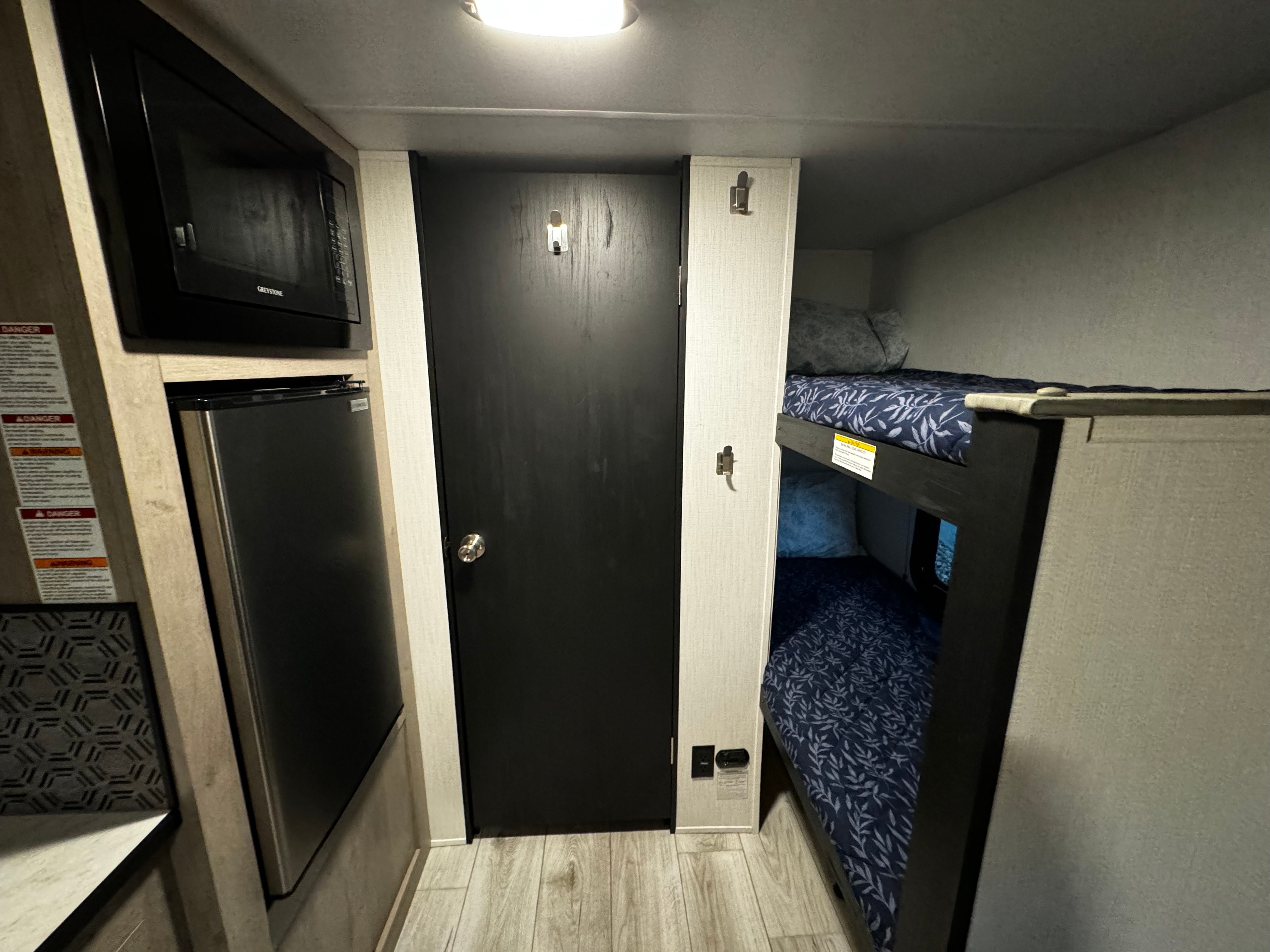 Clean & Comfy 2024 Avenir - Lightweight RV