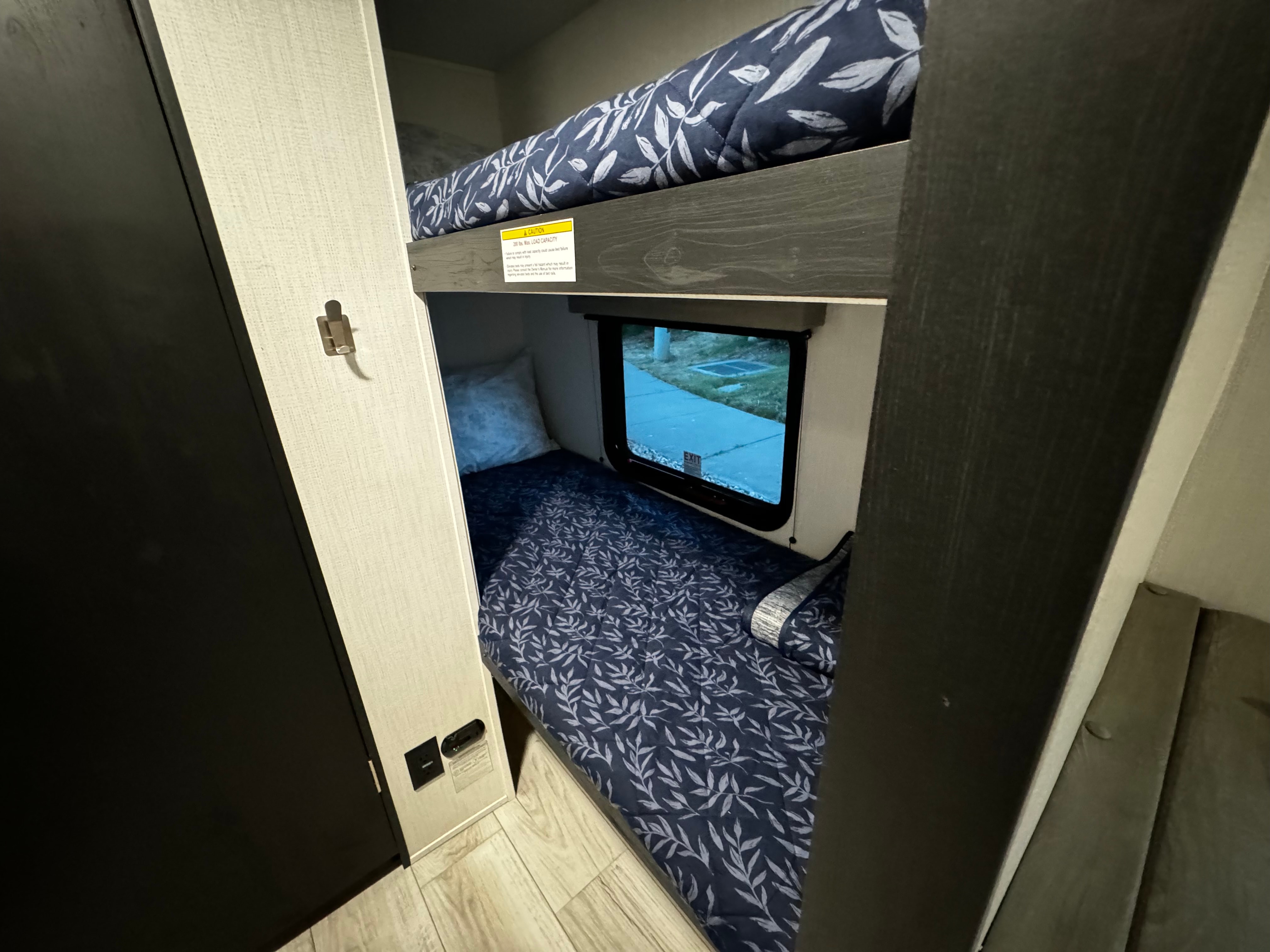 Clean & Comfy 2024 Avenir - Lightweight RV