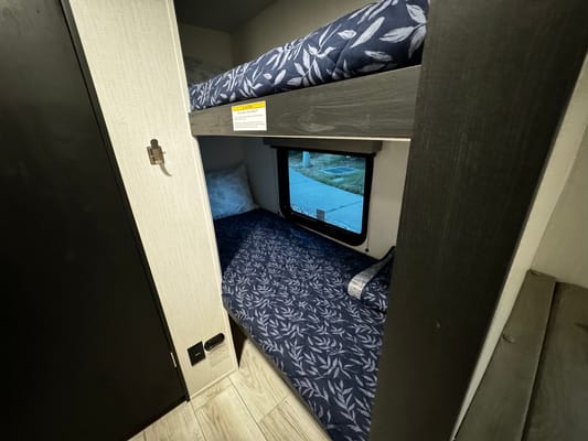 Clean & Comfy 2024 Avenir - Lightweight RV
