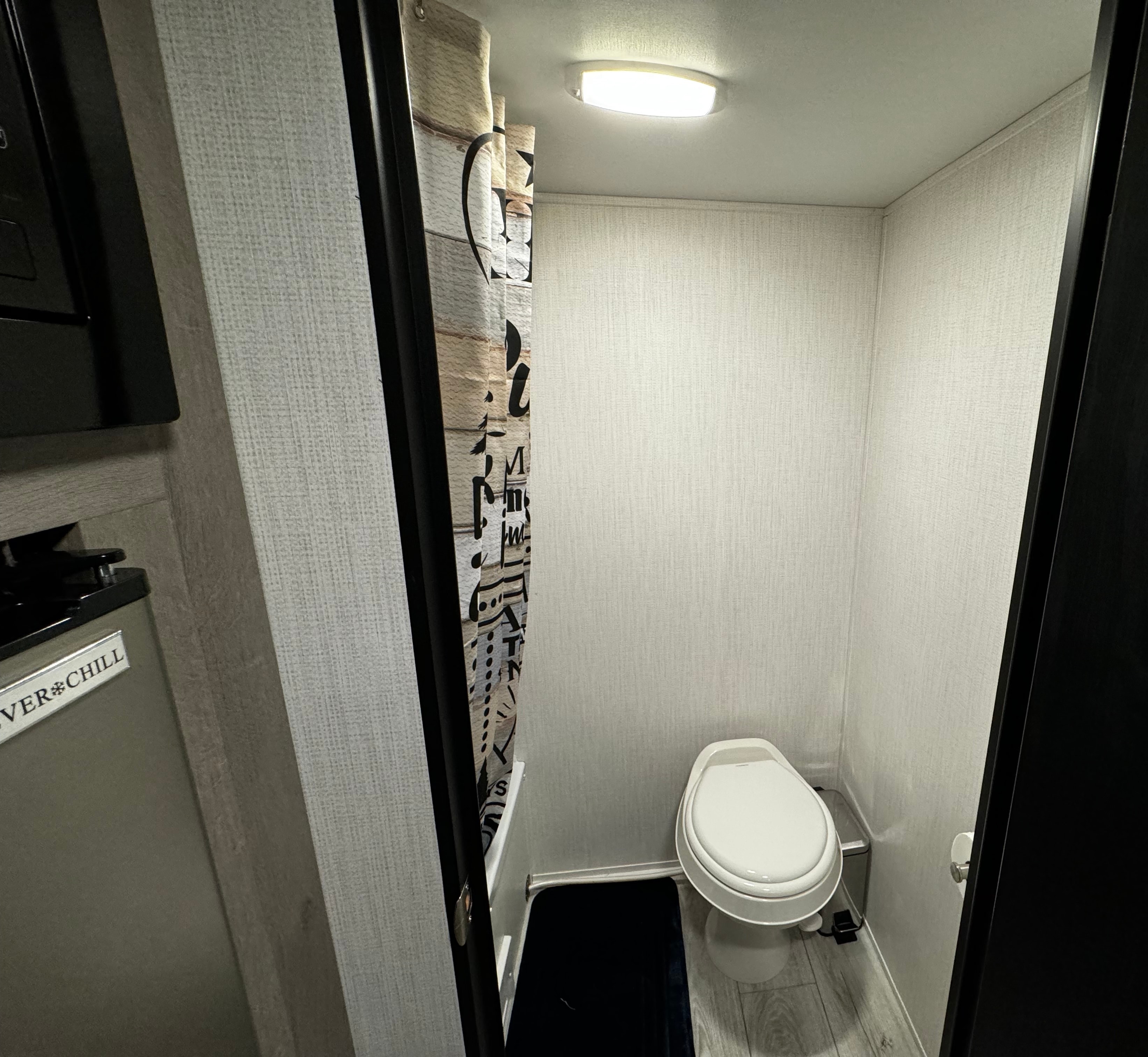 Clean & Comfy 2024 Avenir - Lightweight RV