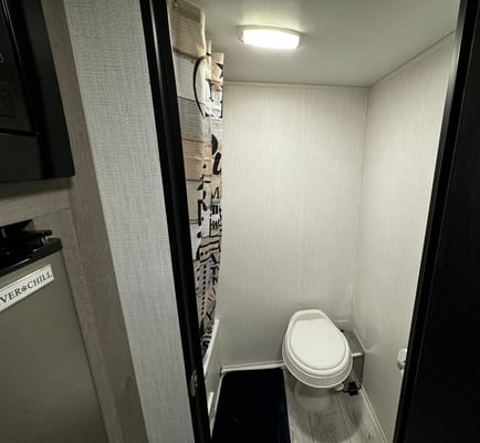 Clean & Comfy 2024 Avenir - Lightweight RV
