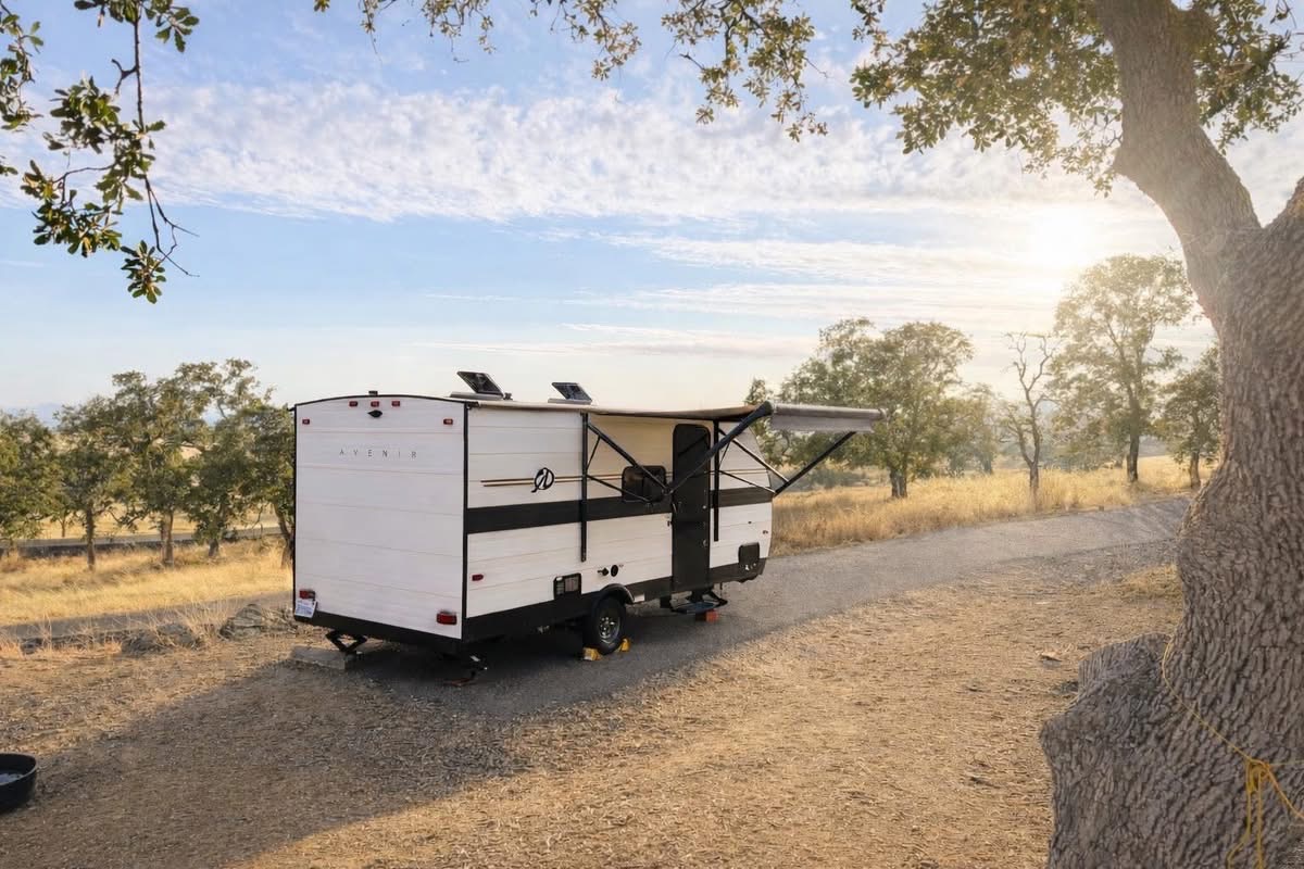 Clean & Comfy 2024 Avenir - Lightweight RV