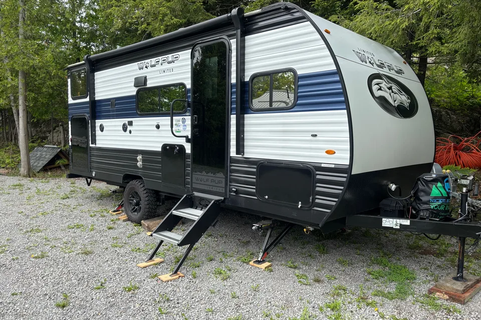 Espanola Wolf Pup limited 17JW Travel Trailer