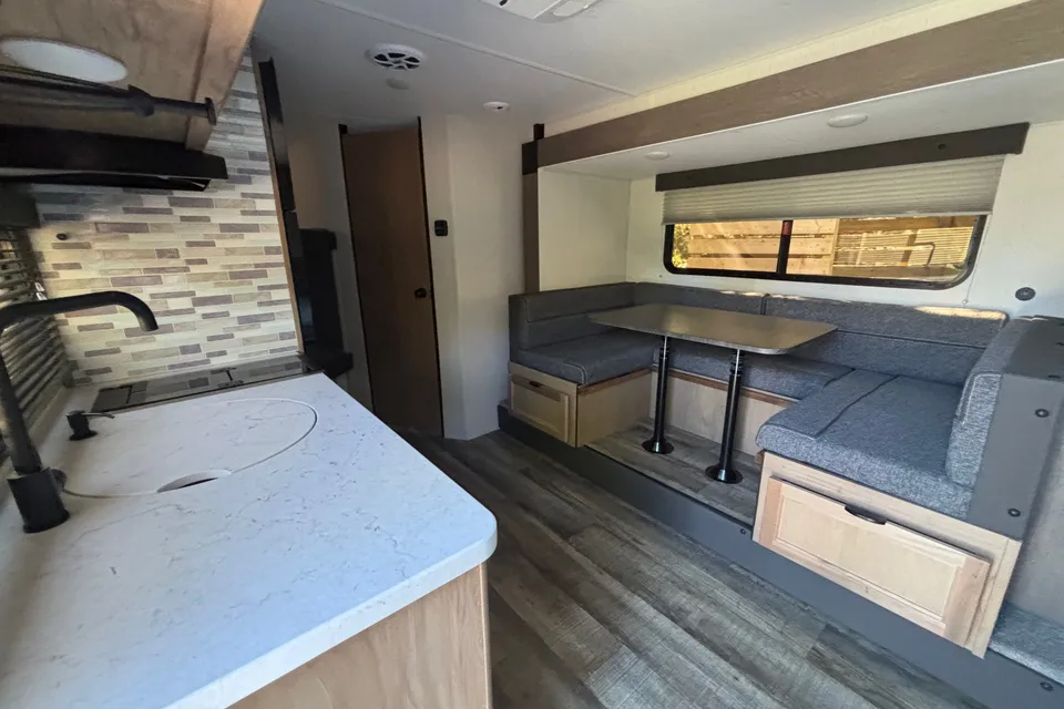 Espanola Wolf Pup limited 17JW Travel Trailer