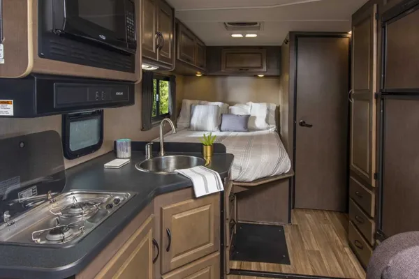 Marty's Thor Majestic 23 ft Class C Motorhome