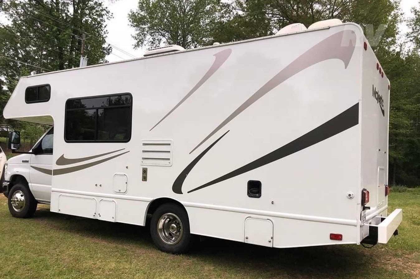 Marty's Thor Majestic 23 ft Class C Motorhome 