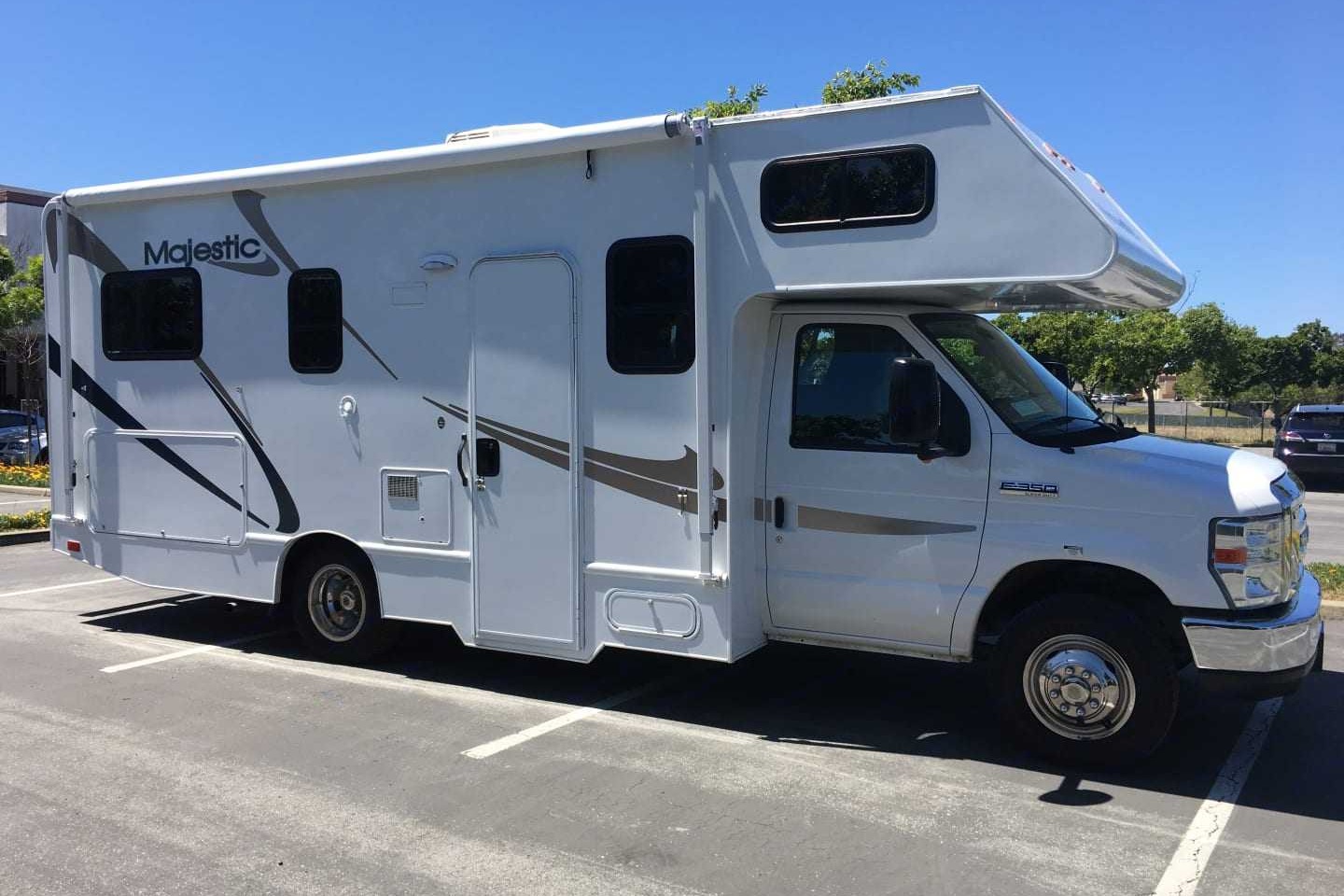 Marty's Thor Majestic 23 ft Class C Motorhome 