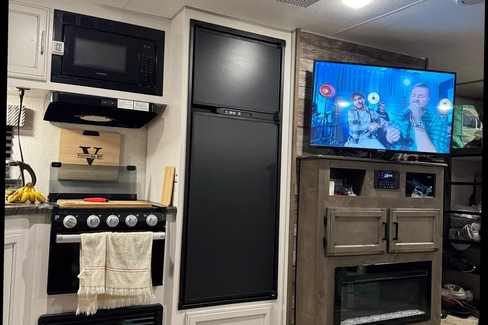 Daniel's Venture Stratus Travel Trailer