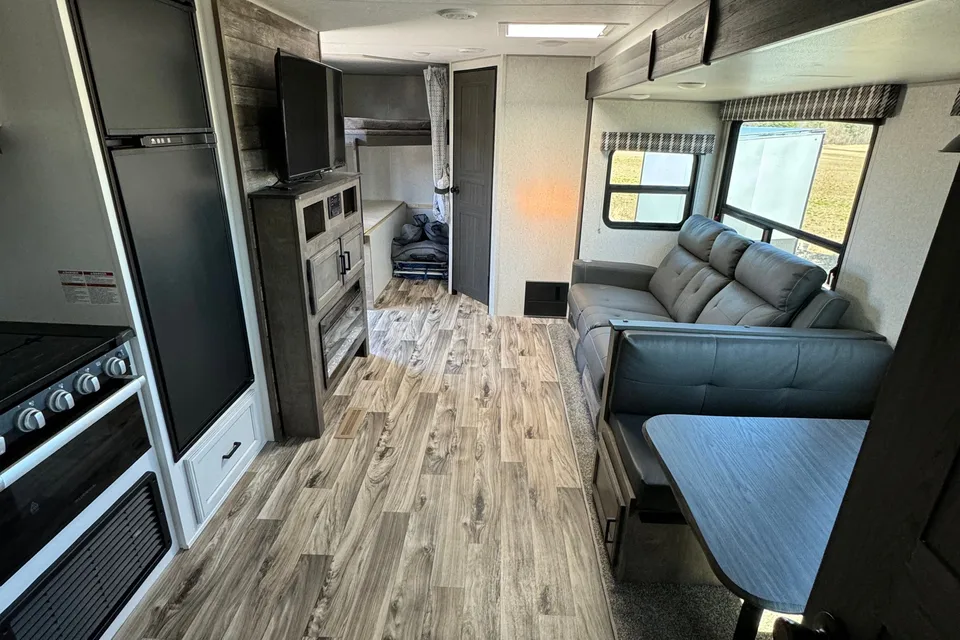 Daniel's Venture Stratus Travel Trailer