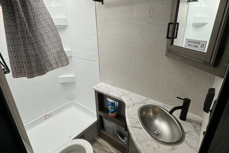 Daniel's Venture Stratus Travel Trailer