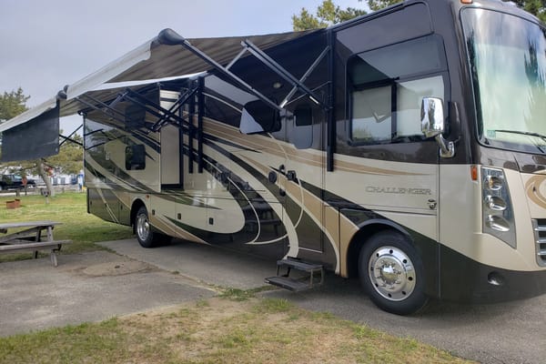 Luxury Class A Thor Challenger 37TB Bunkhouse - DELIVERY & SETUP by OWNER ONLY