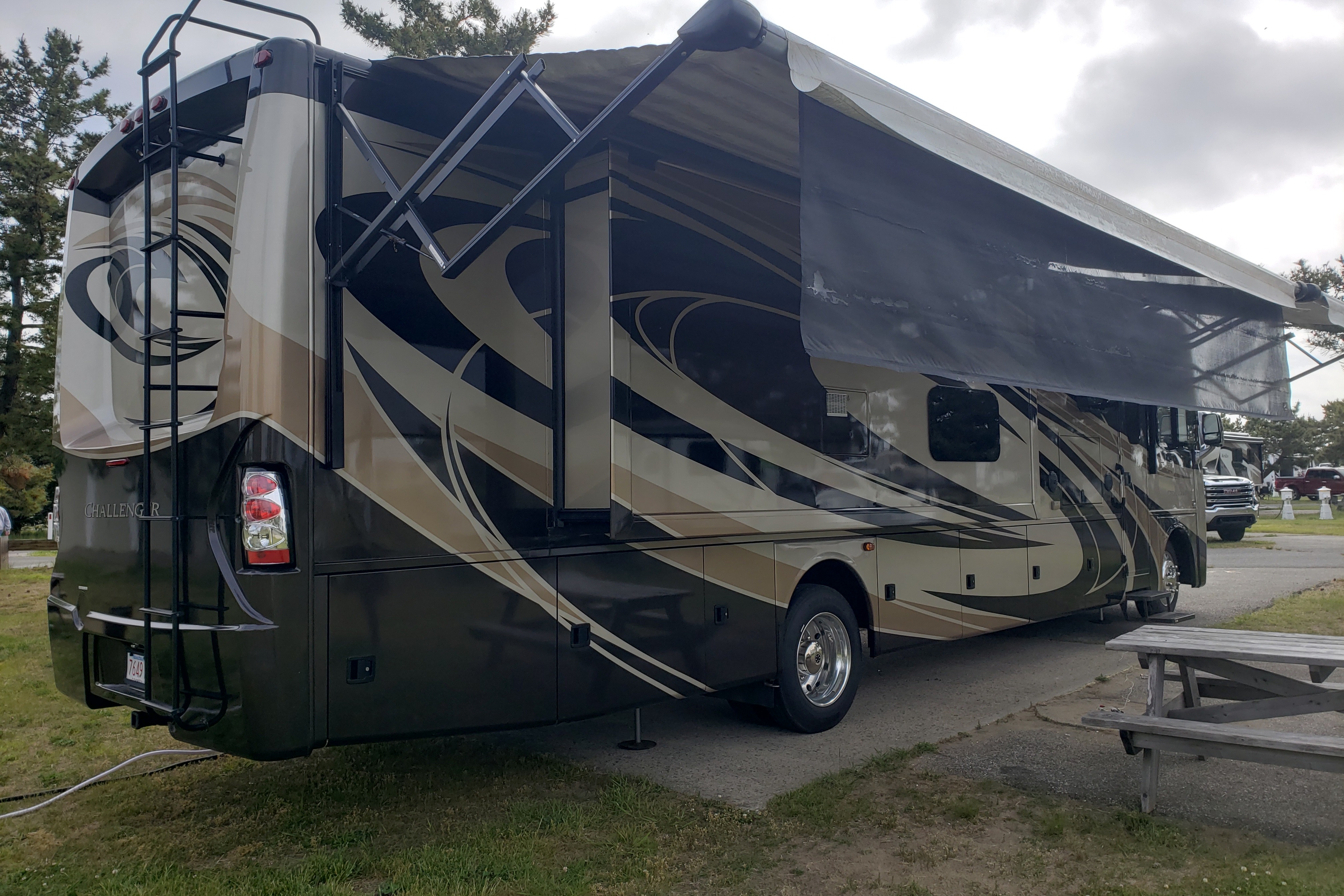 Luxury Class A Thor Challenger 37TB Bunkhouse - DELIVERY & SETUP by OWNER ONLY