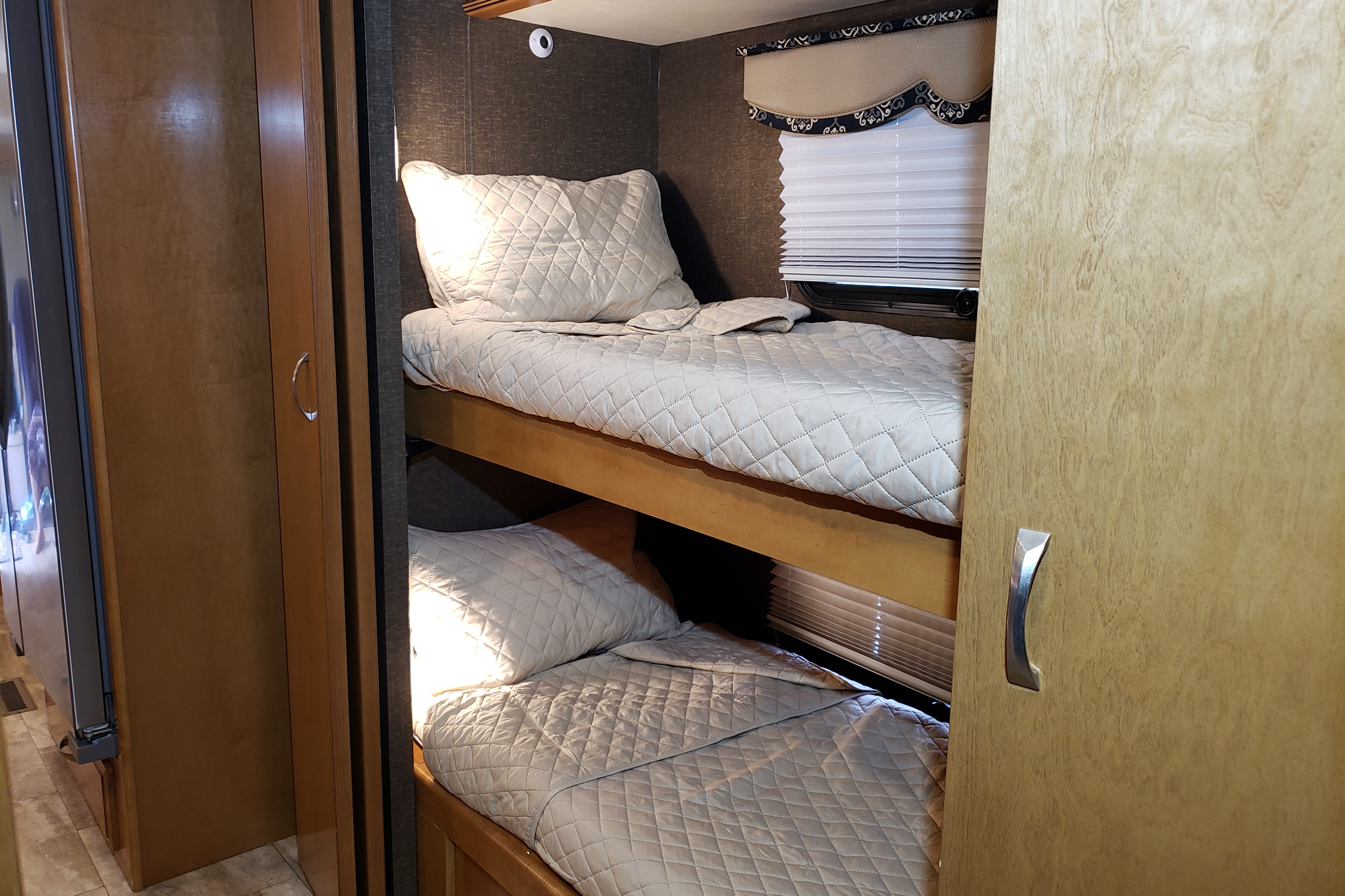 Luxury Class A Thor Challenger 37TB Bunkhouse - DELIVERY & SETUP by OWNER ONLY