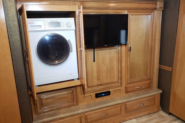 Luxury Class A Thor Challenger 37TB Bunkhouse - DELIVERY & SETUP by OWNER ONLY