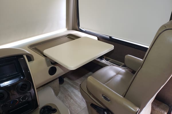 Luxury Class A Thor Challenger 37TB Bunkhouse - DELIVERY & SETUP by OWNER ONLY