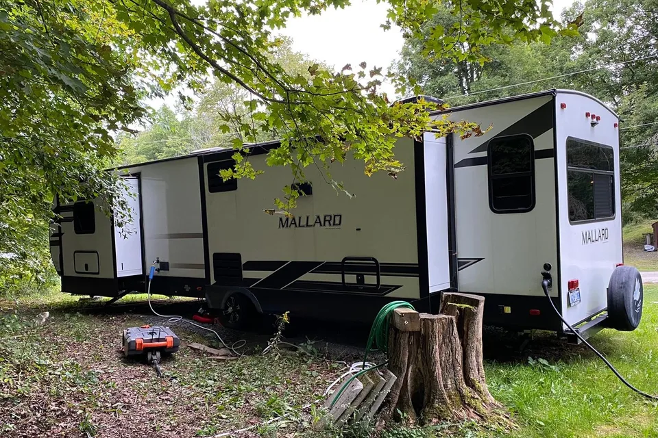 BUENAHORA's Mallard Heartland M335 Travel Trailer