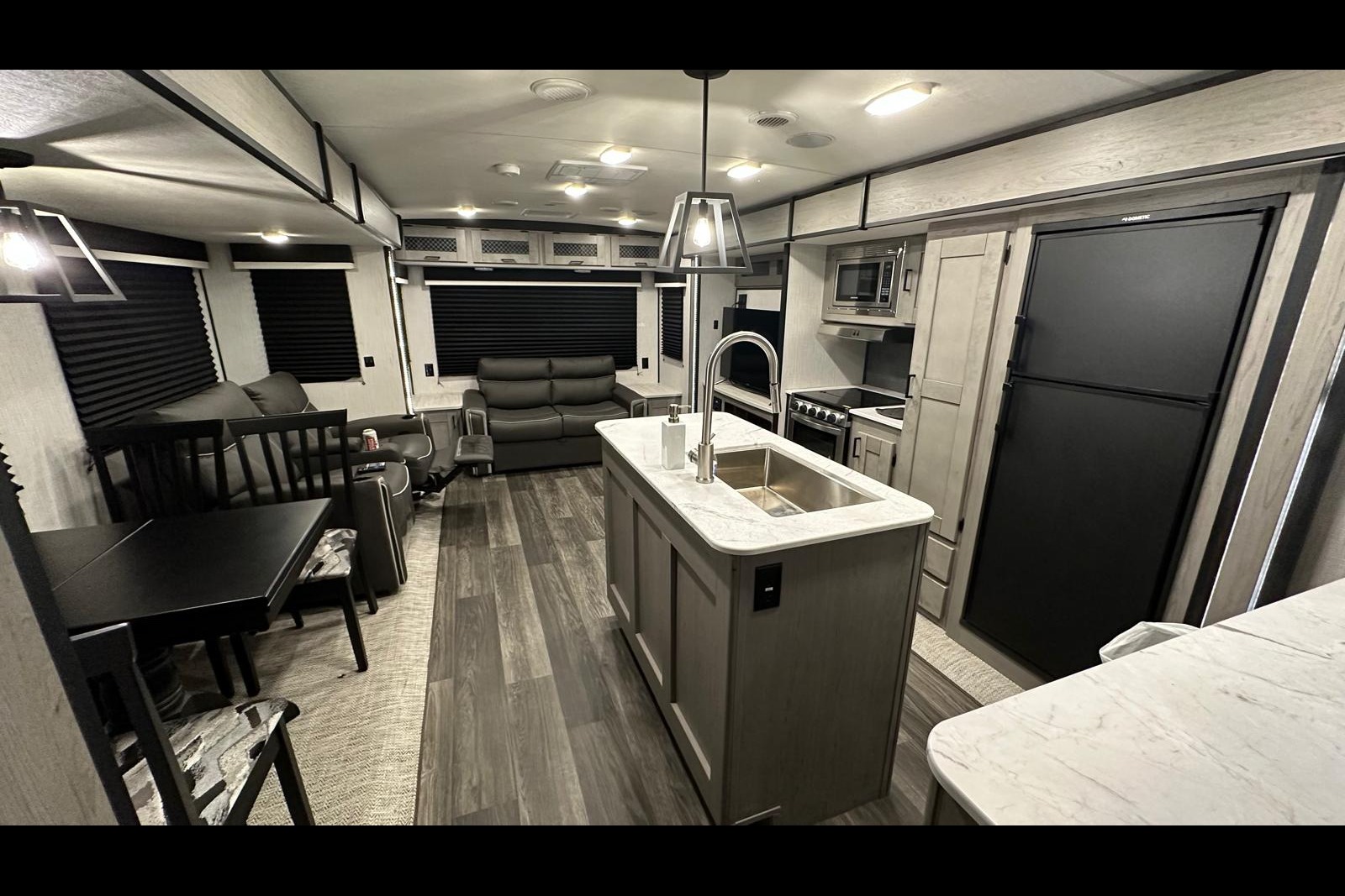 BUENAHORA's Mallard Heartland M335 Travel Trailer