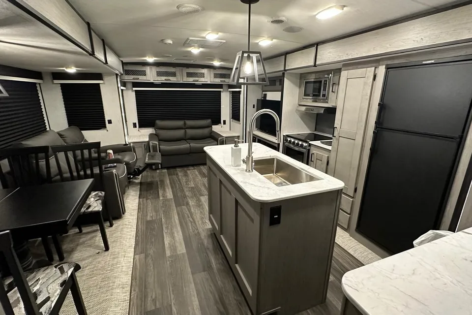BUENAHORA's Mallard Heartland M335 Travel Trailer