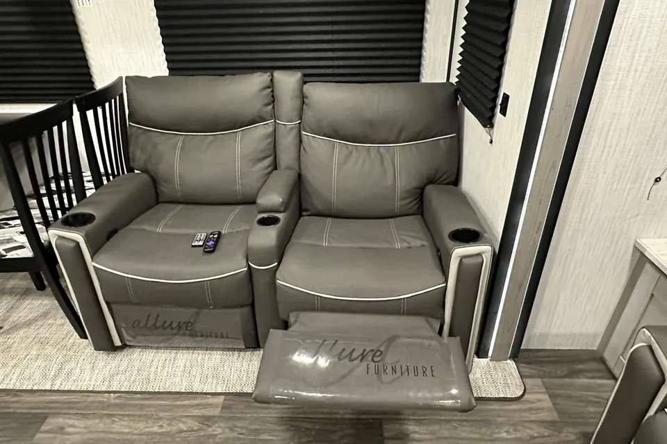 BUENAHORA's Mallard Heartland M335 Travel Trailer