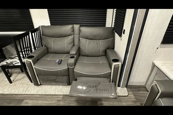 BUENAHORA's Mallard Heartland M335 Travel Trailer