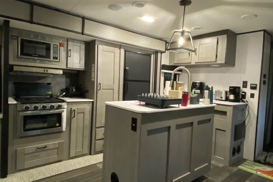 BUENAHORA's Mallard Heartland M335 Travel Trailer
