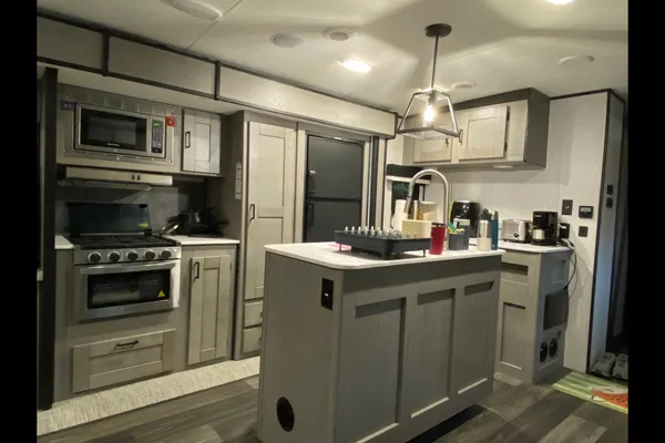 BUENAHORA's Mallard Heartland M335 Travel Trailer