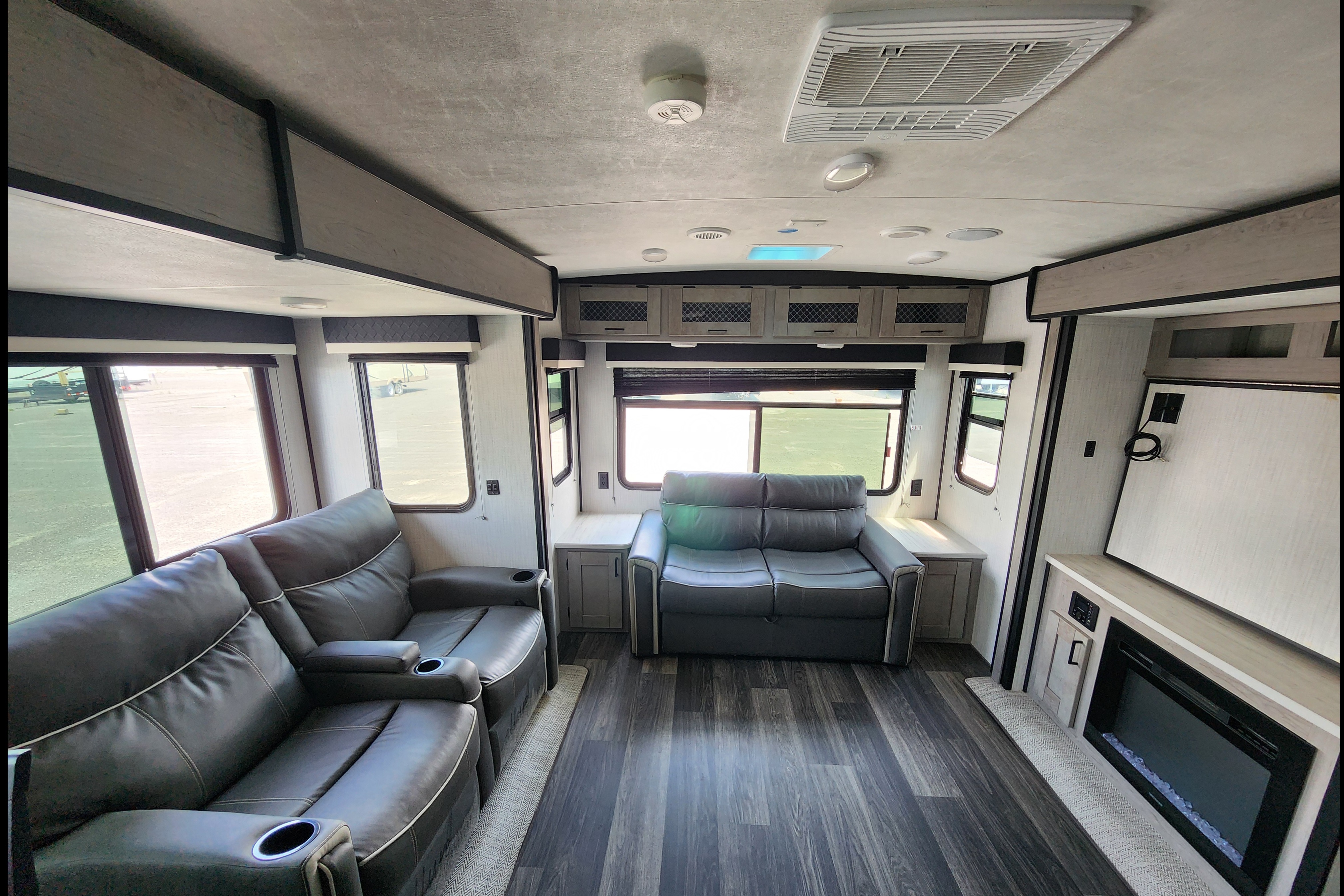 BUENAHORA's Mallard Heartland M335 Travel Trailer