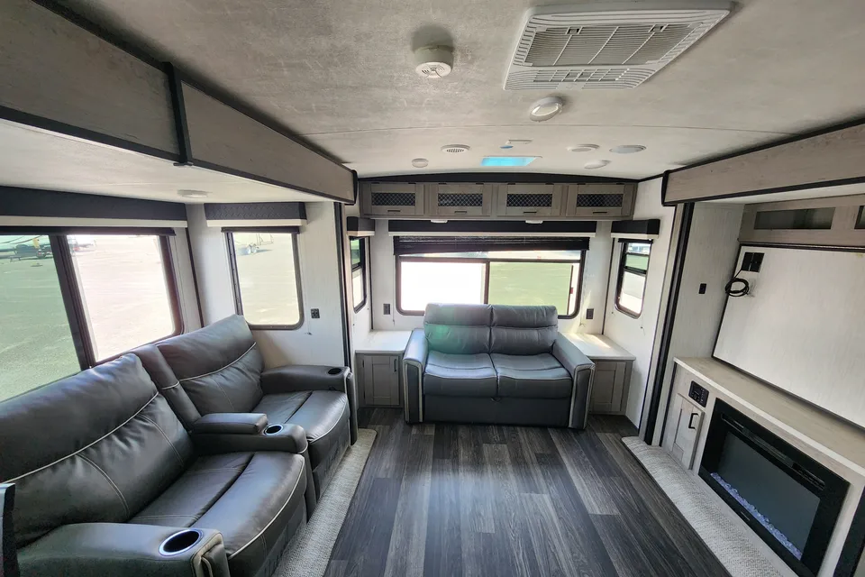 BUENAHORA's Mallard Heartland M335 Travel Trailer