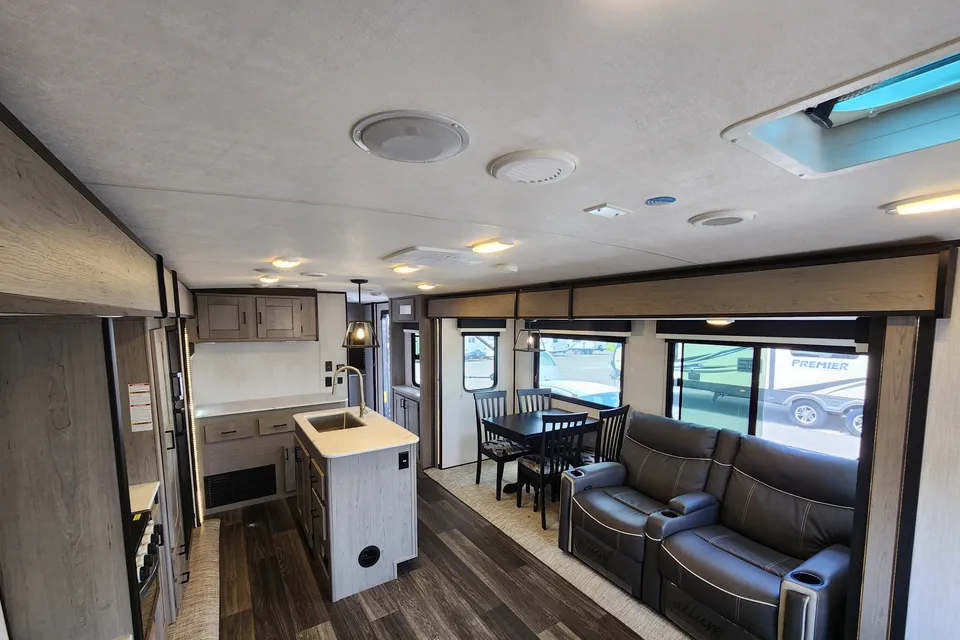 BUENAHORA's Mallard Heartland M335 Travel Trailer