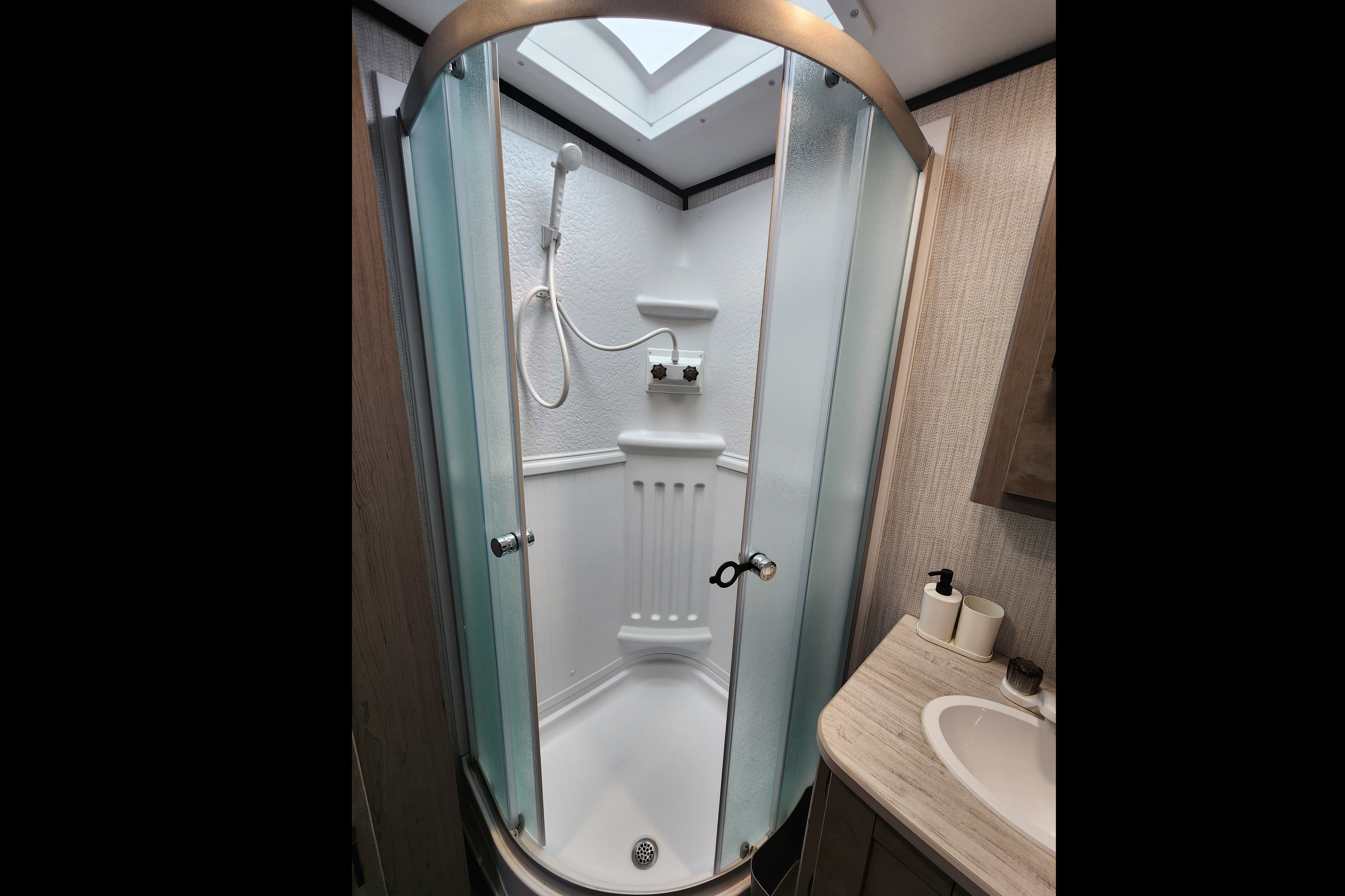 BUENAHORA's Mallard Heartland M335 Travel Trailer