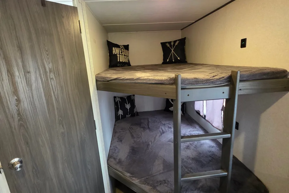 Brandon's Grand River 269BHS Comfortline Travel Trailer