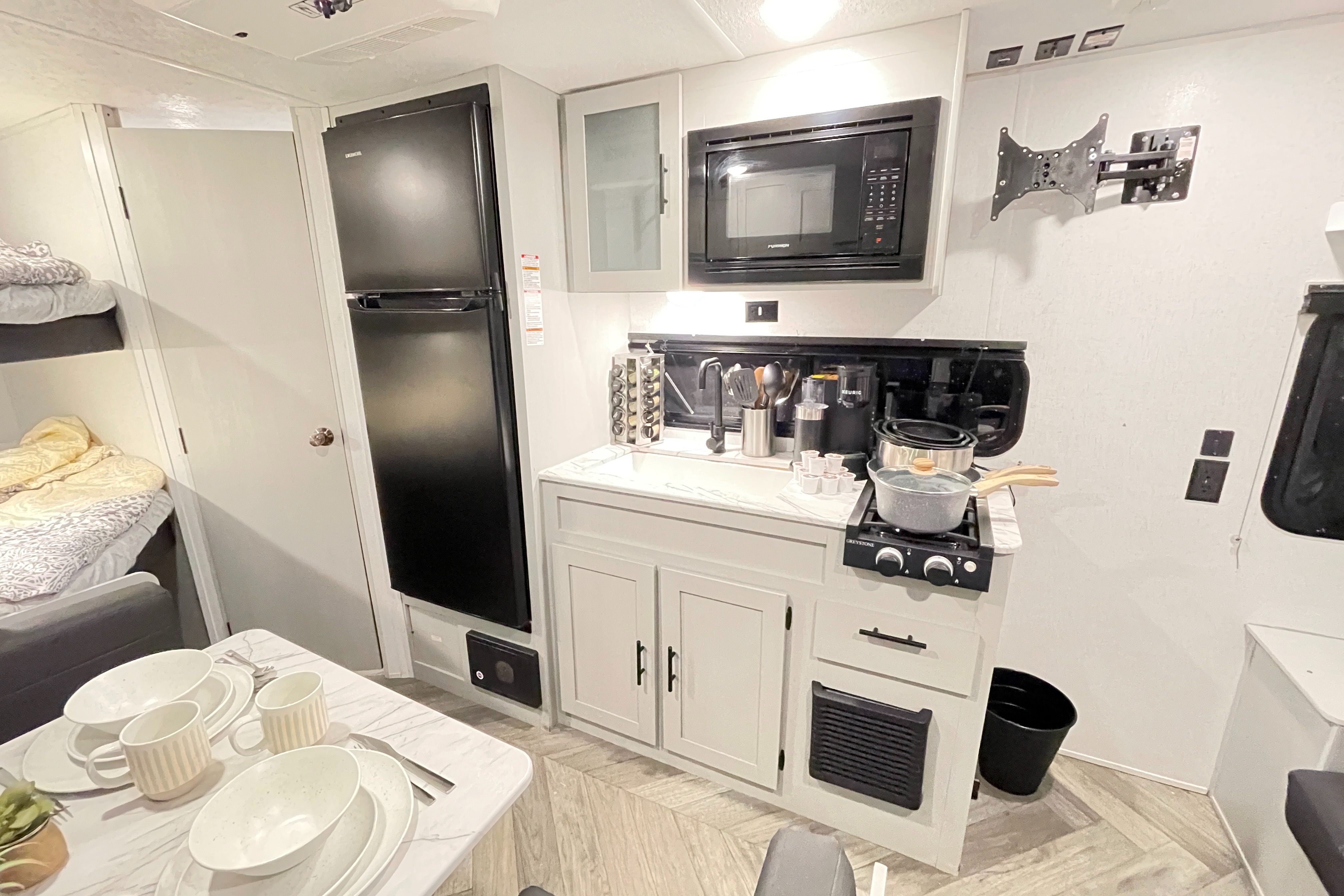 Forest Salem RV trailer Sleeps 7 Lightweight