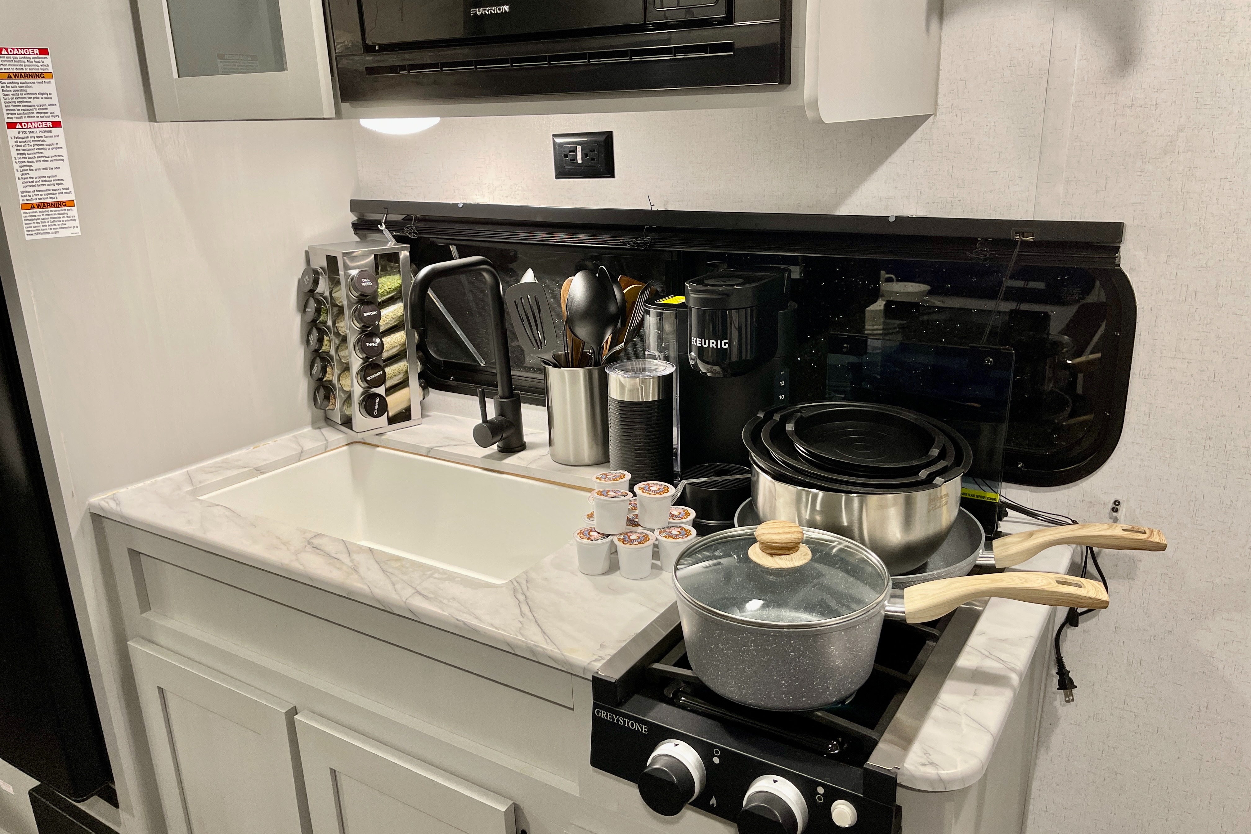 Forest Salem RV trailer Sleeps 7 Lightweight