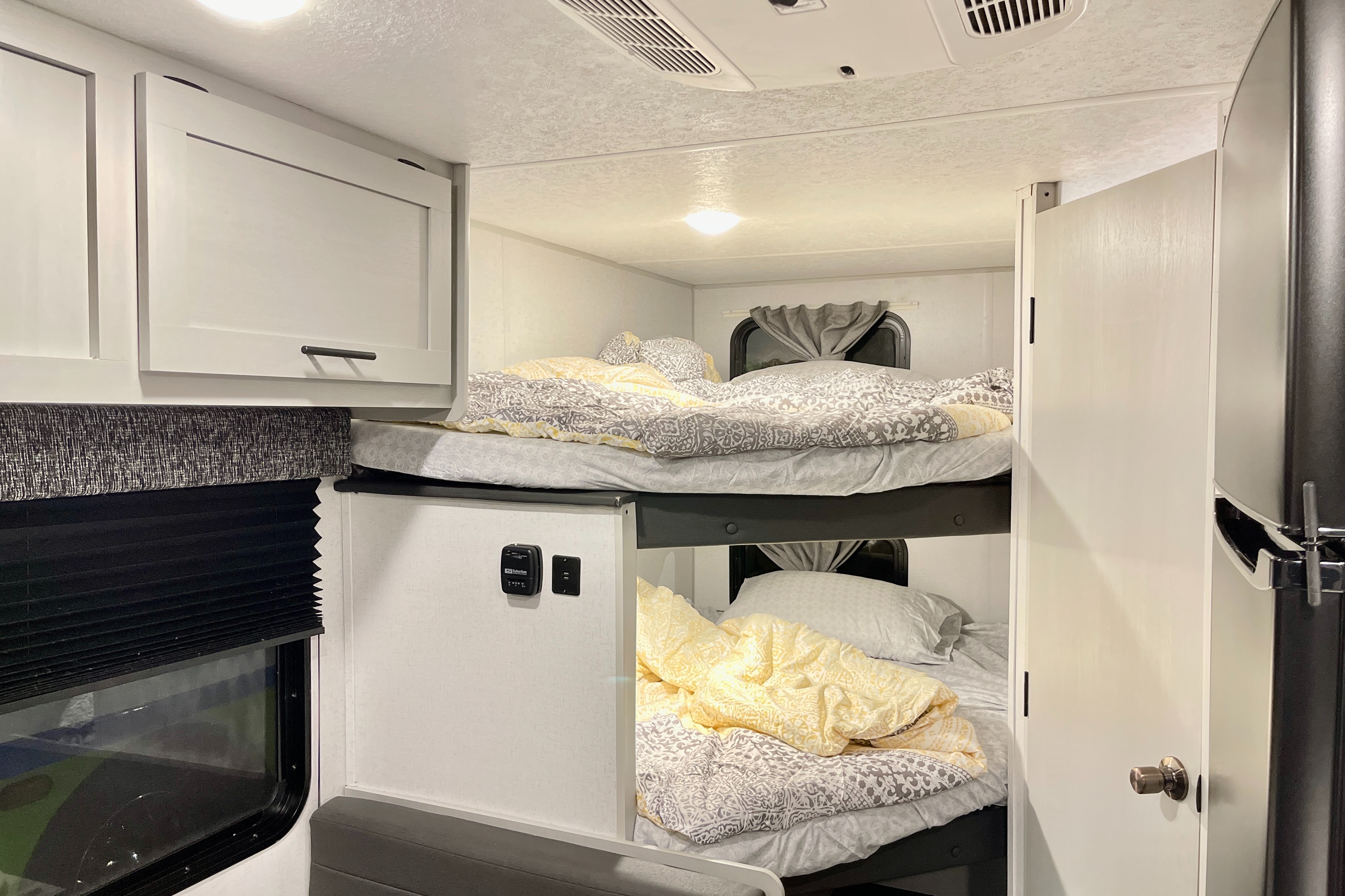 Forest Salem RV trailer Sleeps 7 Lightweight
