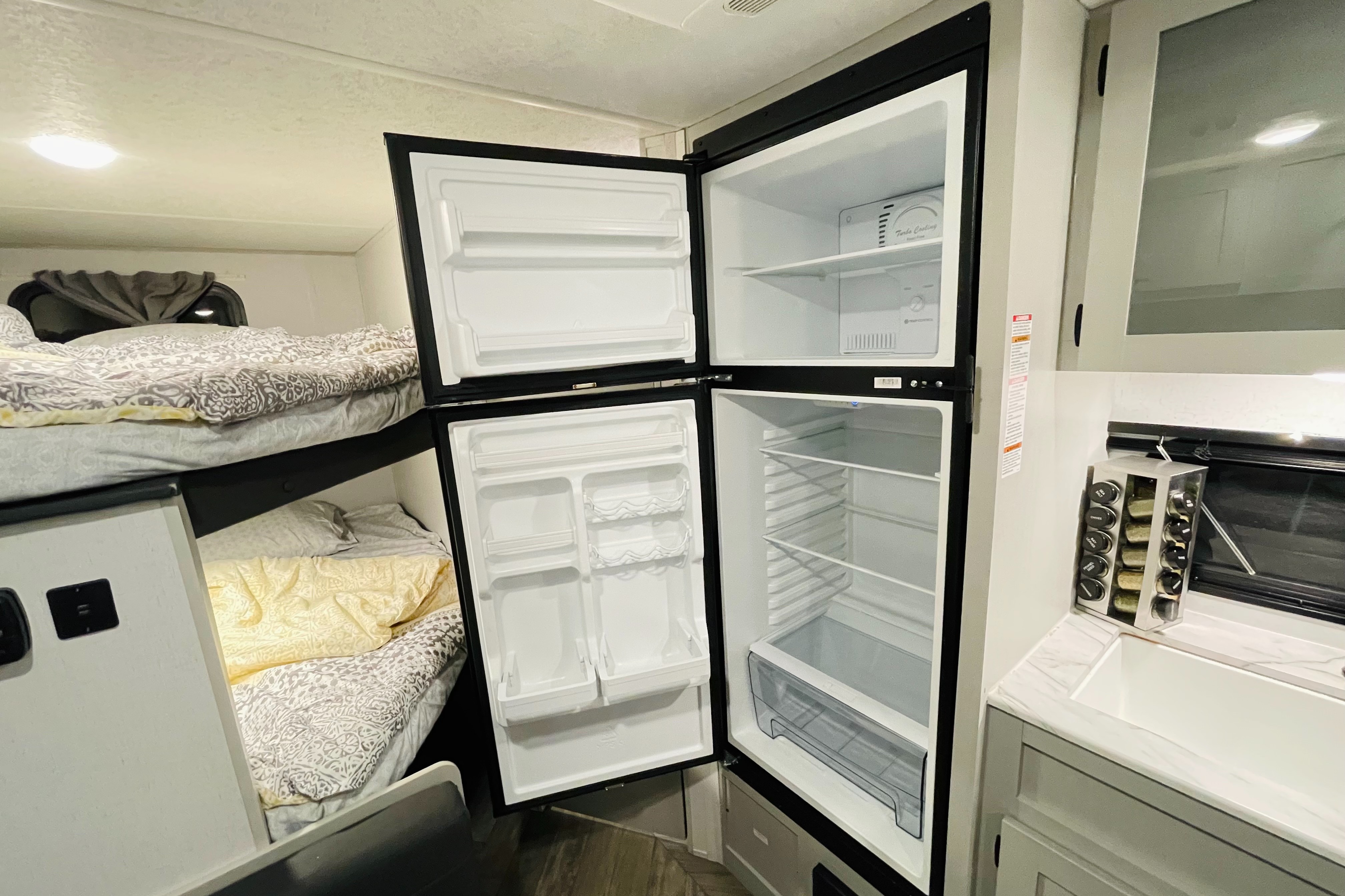 Forest Salem RV trailer Sleeps 7 Lightweight