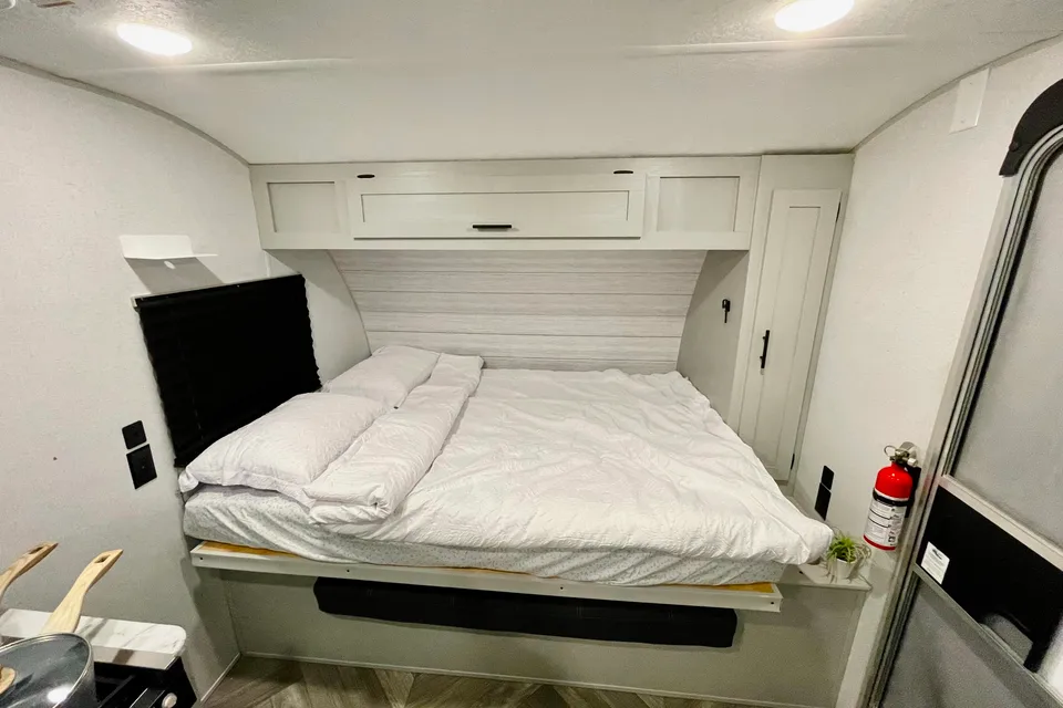 Forest Salem RV trailer Sleeps 7 Lightweight