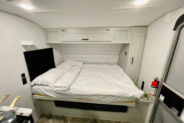 Forest Salem RV trailer Sleeps 7 Lightweight