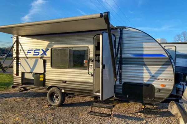 Forest Salem RV trailer Sleeps 7 Lightweight