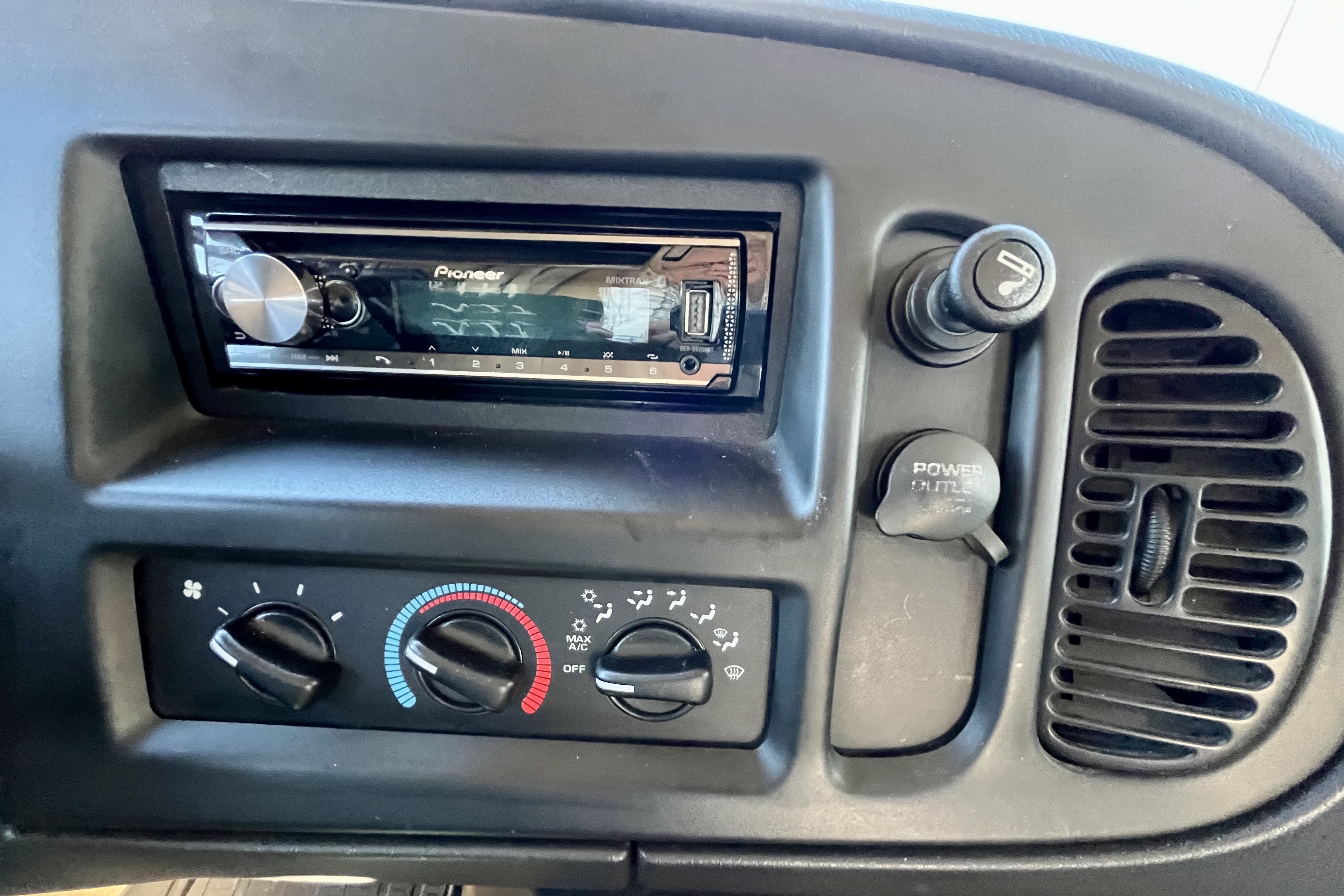 Stella Leisure Travel Van