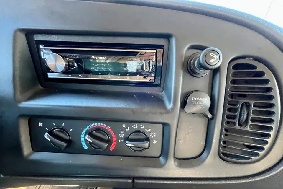 Stella Leisure Travel Van