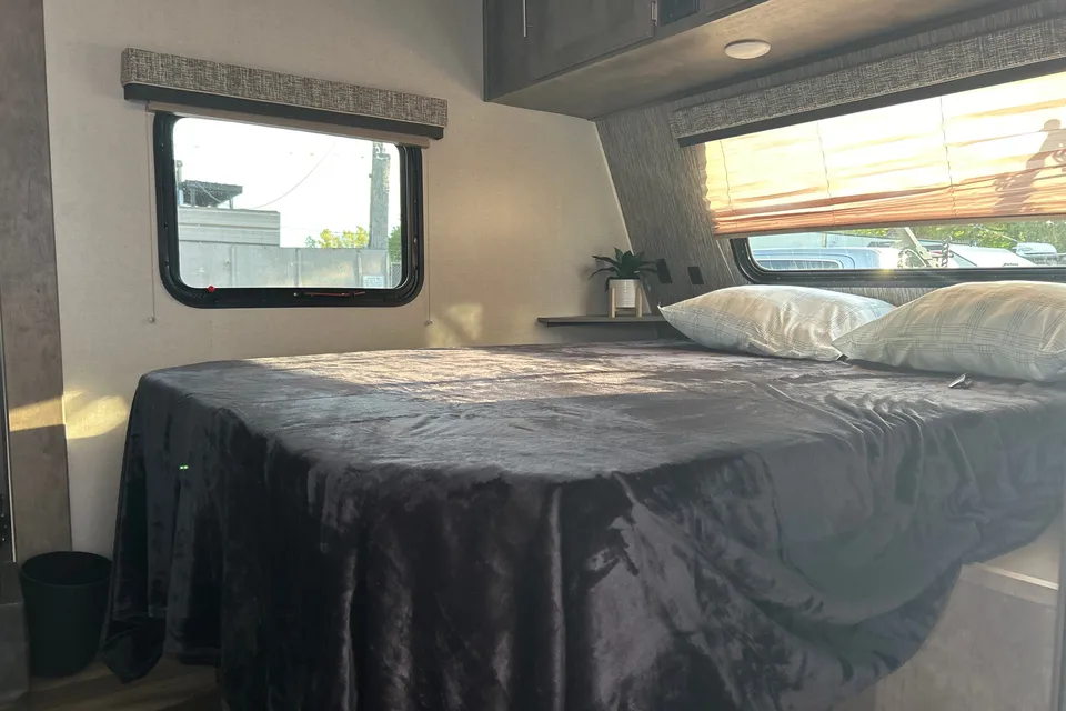 Comfy KZ Escape E231BH Travel Trailer