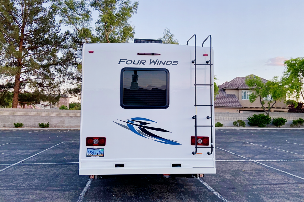 Luiza's Thor Motor Coach Four Winds 31 EV Class C