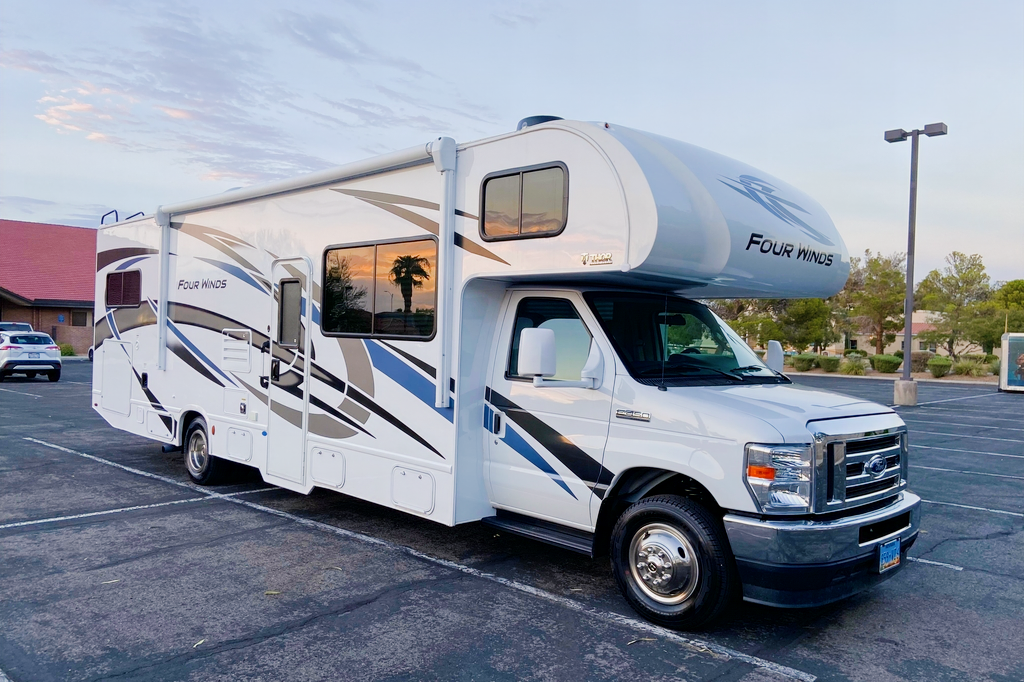 Luiza's Thor Motor Coach Four Winds 31 EV Class C
