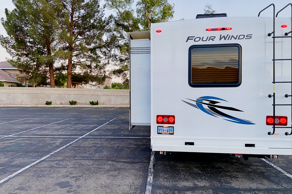 Luiza's Thor Motor Coach Four Winds 31 EV Class C