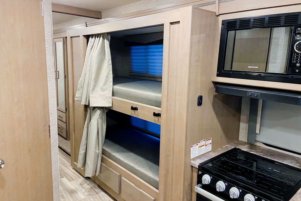 Luiza's Thor Motor Coach Four Winds 31 EV Class C