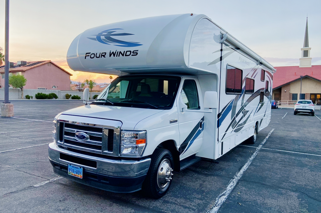 Luiza's Thor Motor Coach Four Winds 31 EV Class C