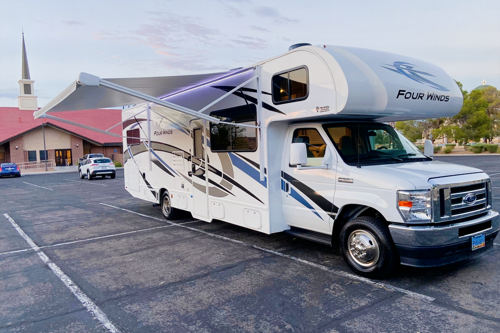 Luiza's Thor Motor Coach Four Winds 31 EV Class C