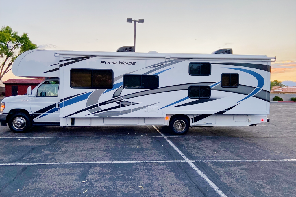 Luiza's Thor Motor Coach Four Winds 31 EV Class C